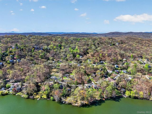 115 Tanglewylde Road, Lake Peekskill, NY 10537