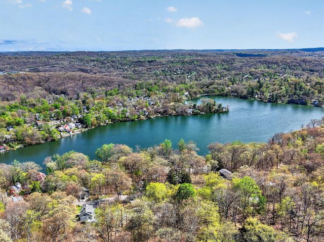 115 Tanglewylde Road, Lake Peekskill, NY 10537