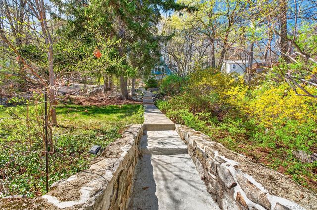 115 Tanglewylde Road, Lake Peekskill, NY 10537