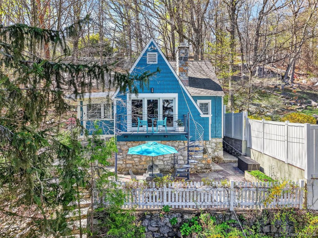 115 Tanglewylde Road, Lake Peekskill, NY 10537