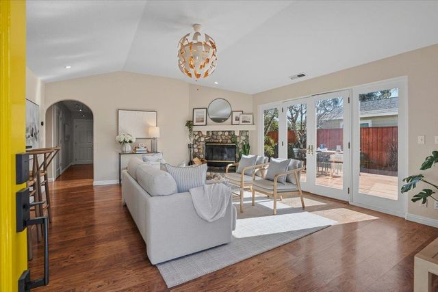 980 30th Avenue, Santa Cruz, CA 95062