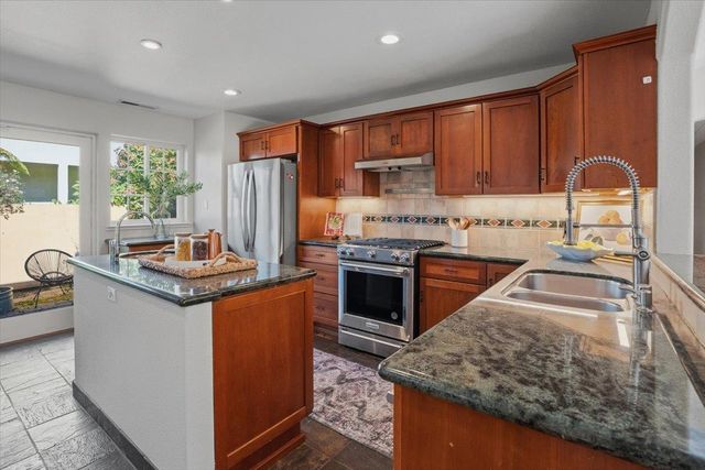 980 30th Avenue, Santa Cruz, CA 95062