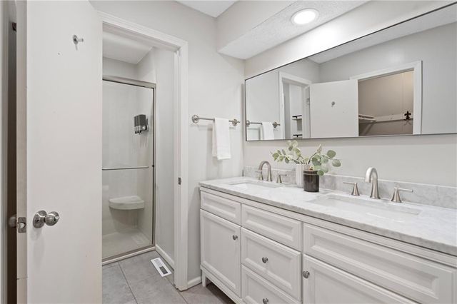 10236 Edelweiss Circle, Shawnee, KS 66203