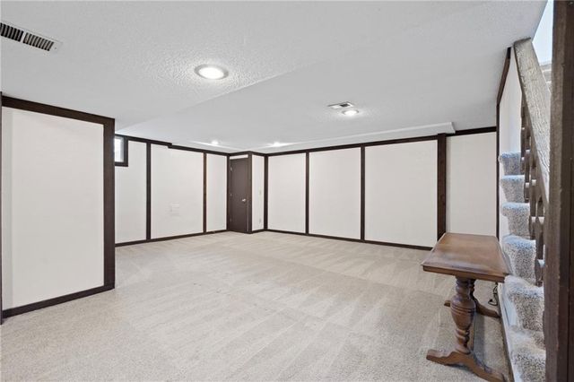 10236 Edelweiss Circle, Shawnee, KS 66203