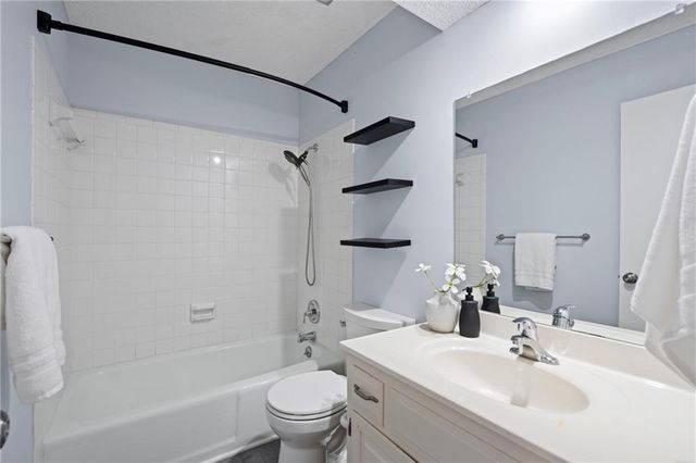 10236 Edelweiss Circle, Shawnee, KS 66203