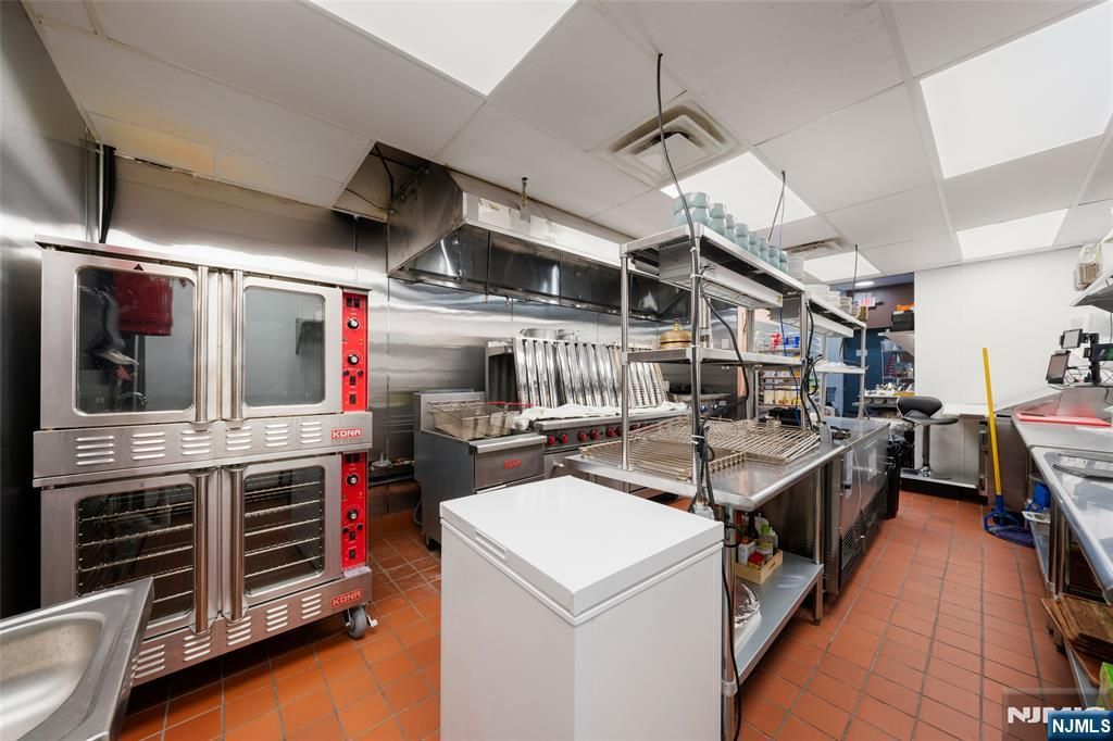 526 Anderson Avenue, Cliffside Park, NJ 07010