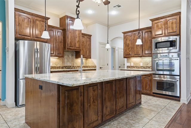 152 Ellis Farm Road, Hewitt, TX 76643