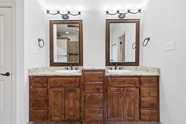 152 Ellis Farm Road, Hewitt, TX 76643