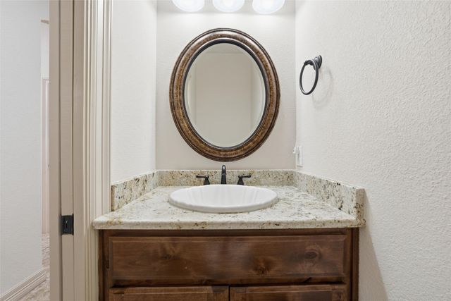 152 Ellis Farm Road, Hewitt, TX 76643