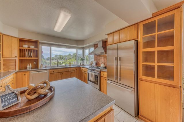 15460 Oak Hills Drive, Salinas, CA 93907