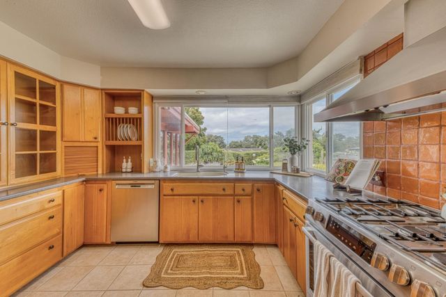 15460 Oak Hills Drive, Salinas, CA 93907