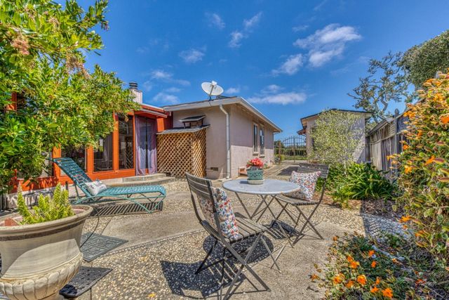 15460 Oak Hills Drive, Salinas, CA 93907