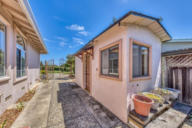 15460 Oak Hills Drive, Salinas, CA 93907