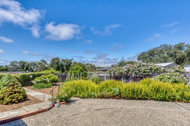 15460 Oak Hills Drive, Salinas, CA 93907