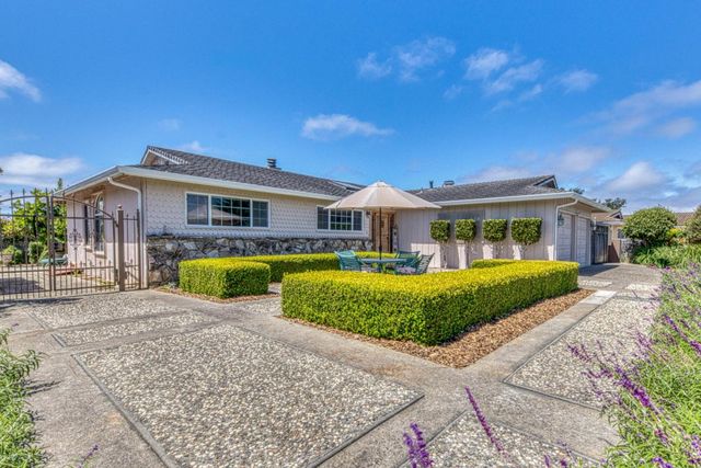 15460 Oak Hills Drive, Salinas, CA 93907