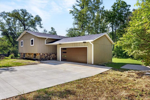 2102 E Wimbleton Lane, Bloomington, IN 47401
