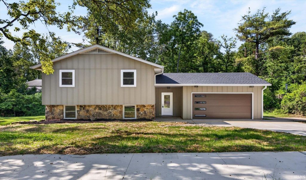 2102 E Wimbleton Lane, Bloomington, IN 47401