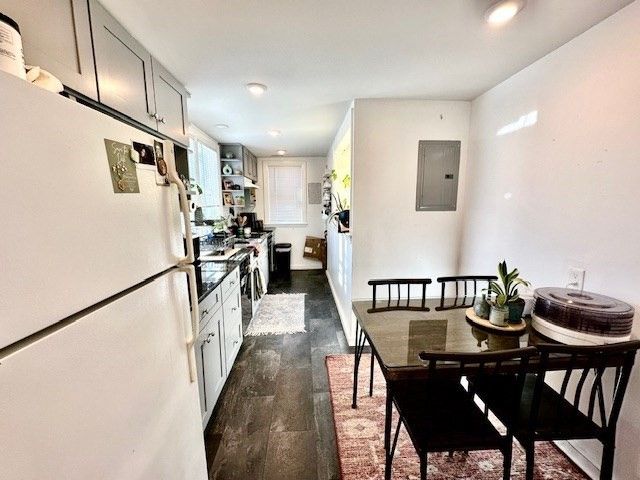 144 Robbins St 4, Waltham, MA 02453