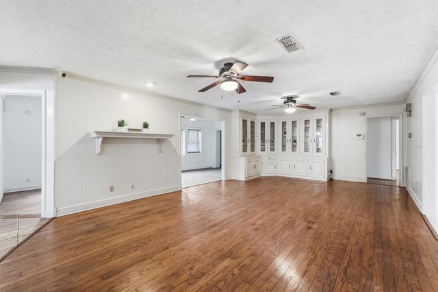 1327 Castle Hill Trail, Kingwood, TX 77339