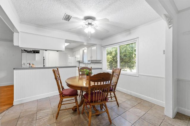 1327 Castle Hill Trail, Kingwood, TX 77339