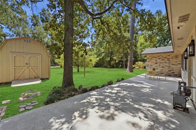 1327 Castle Hill Trail, Kingwood, TX 77339