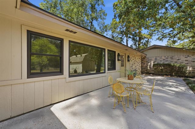 1327 Castle Hill Trail, Kingwood, TX 77339