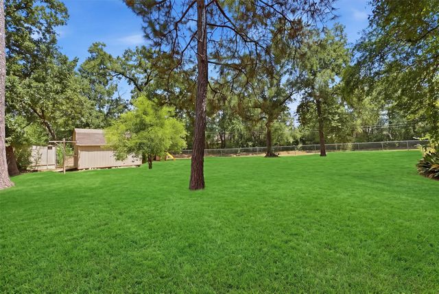 1327 Castle Hill Trail, Kingwood, TX 77339