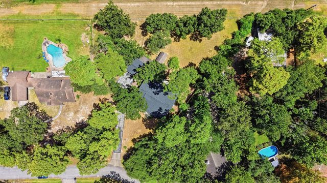 1327 Castle Hill Trail, Kingwood, TX 77339