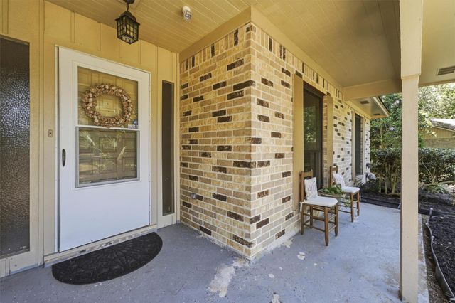 1327 Castle Hill Trail, Kingwood, TX 77339