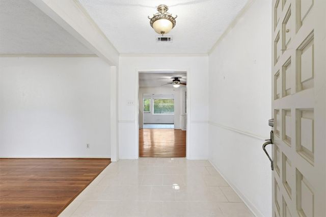 1327 Castle Hill Trail, Kingwood, TX 77339