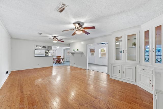 1327 Castle Hill Trail, Kingwood, TX 77339