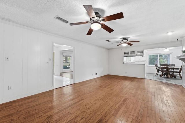 1327 Castle Hill Trail, Kingwood, TX 77339