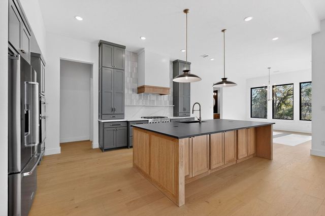 1770 Coopers Hawk Drive, Arlington, TX 76005