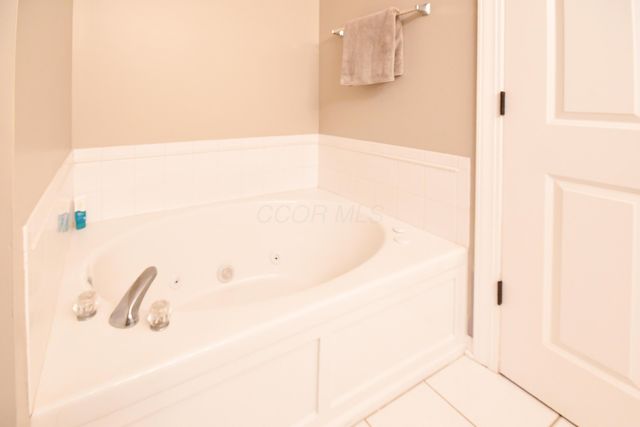 5891 Oak Path Lane, Columbus, OH 43213