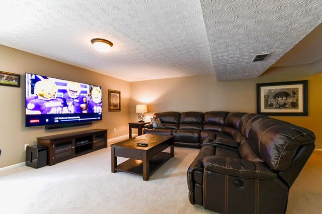 5891 Oak Path Lane, Columbus, OH 43213
