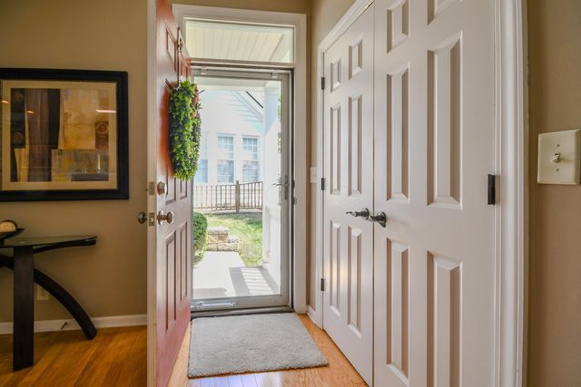 5891 Oak Path Lane, Columbus, OH 43213