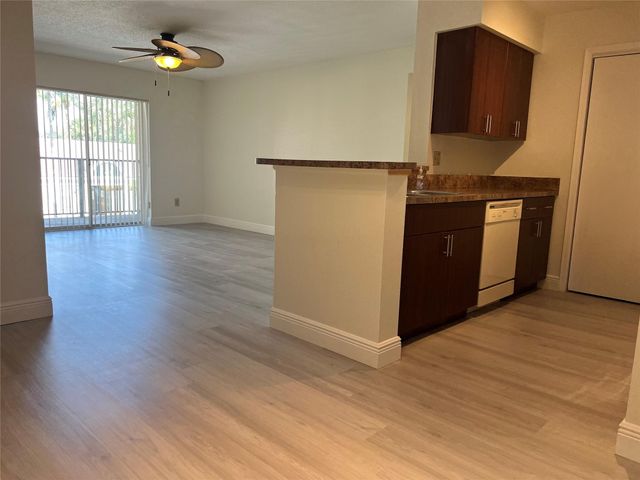 875 Riverside Drive 725, Coral Springs, FL 33071