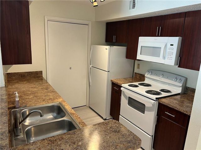 875 Riverside Drive 725, Coral Springs, FL 33071