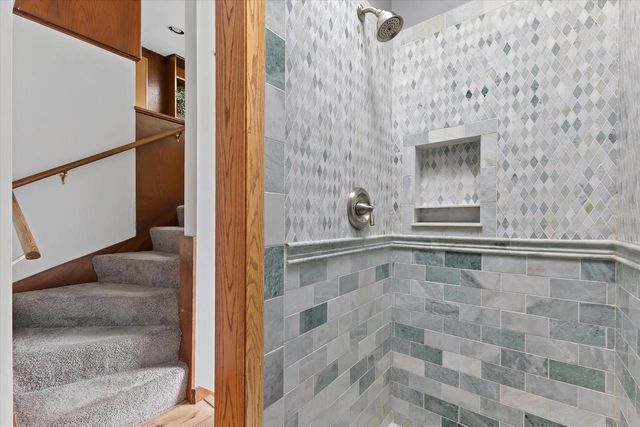 7337 N Seneca ROAD, Fox Point, WI 53217