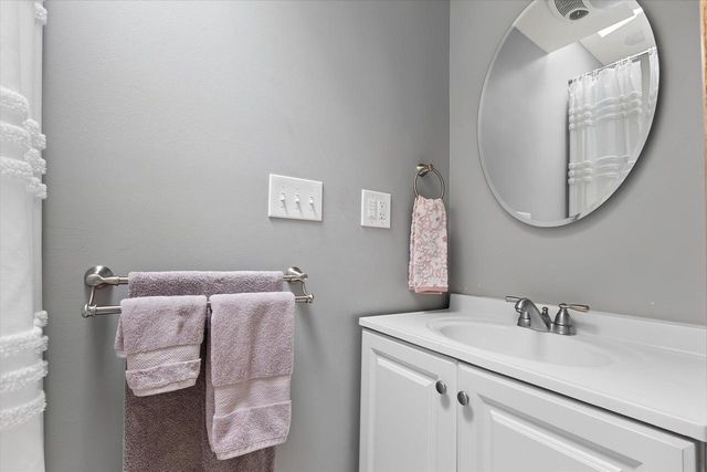 7337 N Seneca ROAD, Fox Point, WI 53217