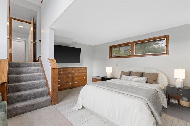 7337 N Seneca ROAD, Fox Point, WI 53217