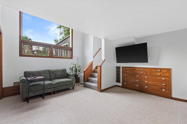 7337 N Seneca ROAD, Fox Point, WI 53217