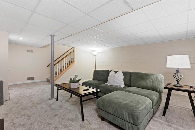 7337 N Seneca ROAD, Fox Point, WI 53217