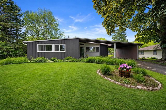 7337 N Seneca ROAD, Fox Point, WI 53217