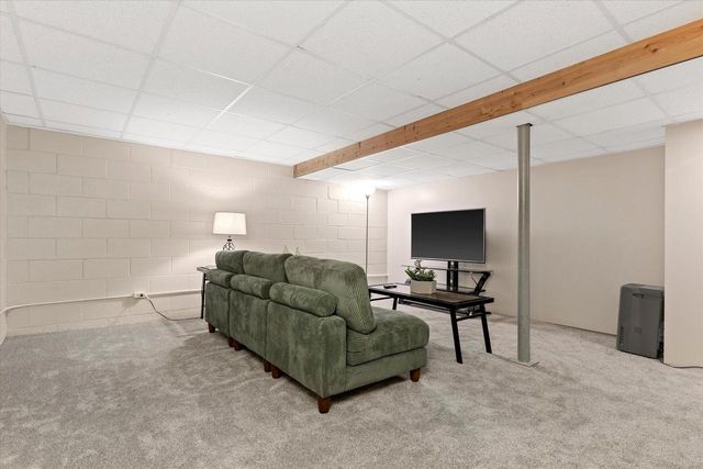 7337 N Seneca ROAD, Fox Point, WI 53217