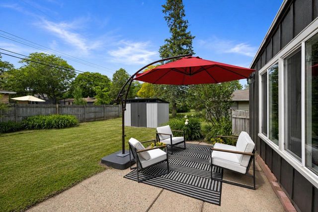 7337 N Seneca ROAD, Fox Point, WI 53217