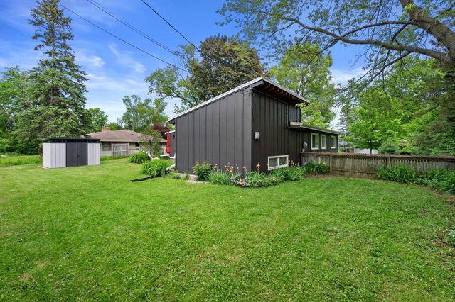 7337 N Seneca ROAD, Fox Point, WI 53217