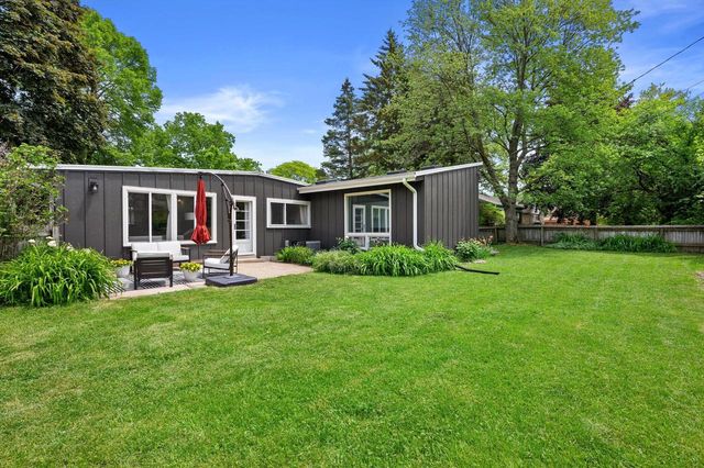 7337 N Seneca ROAD, Fox Point, WI 53217