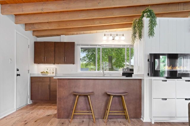 7337 N Seneca ROAD, Fox Point, WI 53217