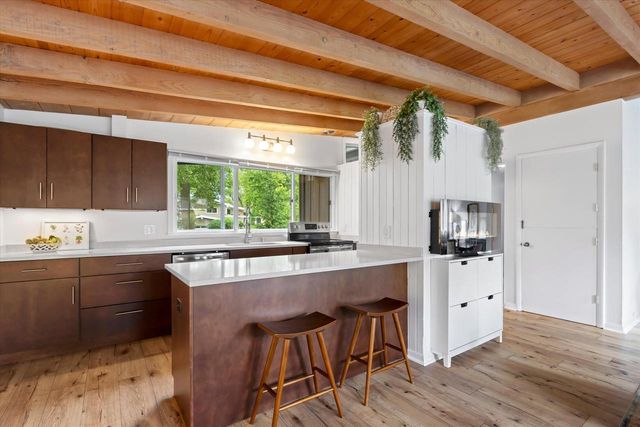 7337 N Seneca ROAD, Fox Point, WI 53217